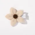 Barrette à cheveux fleur en peluche pour fillettes avec centre marron doux décoré - Fleur Beige à Cinq Pétales (10)