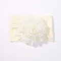 Fascia per capelli neonata in morbido nylon crema con un grande ed elegante fiore di stoffa. - Bianco avorio