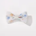 Petite barrette à nœud floral pour enfants avec imprimé de fleurs bleues et orange - Fleurs Bleues et Orange Fond Blanc (26)