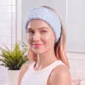 Detailansicht des weichen Korallenfleece-Stinrands für Make-up und tägliche Hautpflege. - Hellblau