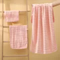 Rosa Blasen-Fleece Handtuch-Set mit weicher strukturierter Textur, ideal für das Badezimmer. - Bubble-Fleece in Rosa / 70*140cm