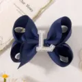 Κλιπ μαλλιών φιόγκος από σκούρο μπλε κορδέλα με λεπτομέρεια γράμμα L από πέρλες - Γράμμα L / Ναυτικό μπλε