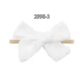 Baby haarband met grote witte geborduurde strik en zacht rekbaar huidkleurig nylon - Witte Kant (2998-3)
