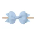Elegante lazo de tela azul claro en una suave diadema de nailon elástico para bebés. - Lazo de 8.5cm / Azul claro
