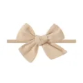 Zachte beige nylon baby hoofdband met een grote stoffen strik voor peuters en baby's. - Light Pink (2998-12)