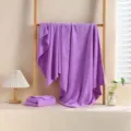 Einfarbiges Korallenfleece Badetuch Set, weich, verdickt, hochabsorbierend und schnelltrocknend. - Hellviolett
