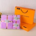 Set de regalo de toallas de forro polar coral con toallas moradas para regalos de empresa. - Set de tres piezas / [Juego de 3 piezas de color sólido] [Púrpura]