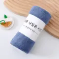 Opgerolde koraalvleece sneldrogende absorberende gezichtshanddoek met papieren bandverpakking. - Donkerblauw (gesneden rand met riem)
