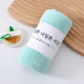Koraalfluweel absorberende gezichtshanddoek in opgerold ontwerp met papieren band voor dagelijks. - Groen (afgewerkte rand met riem)