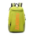 Detailansicht eines leichten lindgrünen Outdoor-Sportrucksacks mit orangefarbenem Druck - Grün