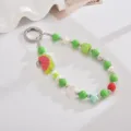 Primer plano de correa de teléfono con cuentas de colores, sandía y lindo conejo. - Estilo Conejo Sandía