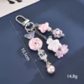 Detailansicht des rosa Blumen-Sternflaschen-Taschenanhängers mit 10,5 cm Länge und 14,8 g - Anhänger (K6533) / Keks Und Sternflasche Anhänger Rosa