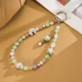 Detailweergave van kralentelefoonkoord met hart-, ster- en maanhangers - Bedel / Groen