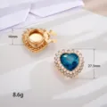 Detailansicht der exakten Abmessungen des herzförmigen Manschettenknopfs mit Kristall - Herz / Blau
