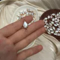 Close-up of a rhombus Baroque pearl connector with gold-plated edging for DIY jewelry - Rhombus Edged / Double Pendant