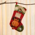 Vista detallada de gran calcetín de Navidad de yute con reno de peluche 3D bolsa regalo - Diseño de Reno