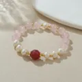 Charmantes Perlendetail mit natürlichen Süßwasserperlen und rosa Kristall Armband Design. - Natürliche Perle Erdbeerquarz (B4255)