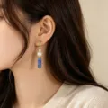 Eleganti orecchini retrò in perla d'acqua dolce con ciondolo in pietra blu da donna. - Orecchini Pendenti con Perla e Agata Blu (E2690)