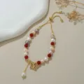 Süsswasser Perlenarmband mit rotem Kristall und goldenem Schmetterling, verstellbare Grösse. - Bonbonfarbe Schmetterling Stil (B4286)