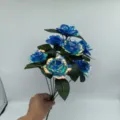 Blauer irisierender künstlicher Rosenstrauß, 9-köpfiges holografisches Deko-Blumenarrangement. - Exquisite Laternen-Sets / Königsblau
