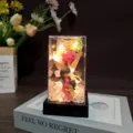 Caja de regalo de rosa preservada acrilica con luz LED y figura de madre e hijo regalo - Cubierta de acrílico y luz / Rosa (Madre abrazo)