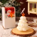 Weihnachtsbaum Duftkerze Detail, handgemachte festliche Deko Wachsgeschenk mit weisser Box. - Turmförmiger Weihnachtsbaum Weiß
