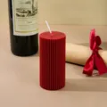 Κόκκινο ριγέ αρωματικό κερί σόγιας για χριστουγεννιάτικη διακόσμηση σπιτιού και ατμόσφαιρα. - Οδοντωτός κύλινδρος 5*10 / Μπορντό