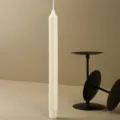 Weisse lange Stabkerze fuer Heimdekoration und romantische Abendessen, elegantes Design. - Glatte Spitzkerze Modell B / Creme