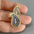 Goldfarbener Metall Paisley Tropfen Anhänger mit blauer Emaillierung für DIY Schmuckzubehör - L / Blau