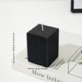 Bougie parfumée pilier rayée noire pour décoration d'intérieur, mariage, fête et dîner romantique. - Bougie cube noire