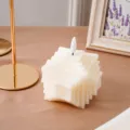 Vela electronica cubica en capas blanca con forma de llama para decoracion y fiestas. - Vela LED cubo bala con greca griega