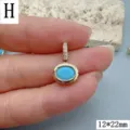 Nahaufnahme des eleganten ovalen Türkis-Anhängers mit funkelnden Zirkonia-Kristallen 12x22mm - Exquisiter Ovaler Stil (H) / 12*22mm