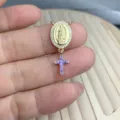 Vergoldeter Guadalupe Anhänger mit Zirkonia und lilafarbenem Kreuz für DIY Schmuck. - Lila