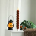 Vue détaillée de la scène de bougie LED citrouille empilée Halloween pour décoration. - Lampe LED électronique marron citrouille flamme