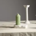 Candela pilastro a coste verde menta dettaglio, stile decorativo d'interni, cera liscia. - Cilindro ad Ingranaggio Grosso Appuntito / 5x12.5cm / verde pisello