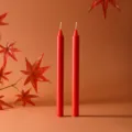 Candele profumate coniche rosse per decorazione casa, set elegante, atmosfera romantica stile. - Set di 2 candele lunghe a punta liscia, 25cm / arancio-rosso