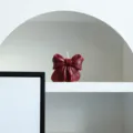 Bougie parfumée nœud rouge vin, cire de soja décorative pour ambiance chaleureuse maison. - Nœud Papillon Forme Jupe