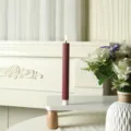 Bougie conique LED rayée bordeaux, coque en cire réaliste lumière déco maison chic. - Violet