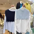 Detailansicht des hohlen Strick-Schulterumhangs gefälschter Kragen, stilvolles Sommer-Accessoire. - Blau