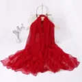 Einfarbiger roter ultradünner Eisseide Schal Detailansicht, elegantes Sommer Strandtuch. - Feuerroter Satinschal