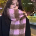 Écharpe d'hiver en mohair à carreaux rose et marron, foulard chaud pour temps froid extérieur. - Écharpe épaisse à petits carreaux roses