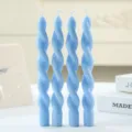 Blauartige spiralförmige lange Duftkerzen für elegante Tischdekoration und romantische Anlässe. - Blau