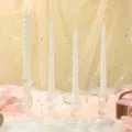 Bougies parfumées blanches longues avec bougeoirs en verre pour déco de fête romantique. - Ensemble Mixte de 4 Pièces / Set de 4 pièces / Blanc