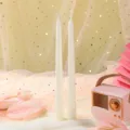 Bougies parfumées coniques blanches avec relief de cœur pour dîner romantique et déco. - Longue Tige Cœur / Lot de 2 / Blanc