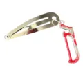 Detaillierte Ansicht des Metall BB Haarclips mit Halloween blutiges Säge-Motiv Anhänger. - Simulationssäge
