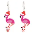 Boucles d'oreilles pendantes flamant rose pailletées de Noël avec un joli bonnet rouge. - Motif de Flamant Rose