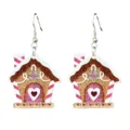 Vue détaillée de boucles d'oreilles scintillantes en pain d'épices de Noël, bijoux pour femmes. - Style Maison en Pain d'Épices