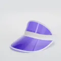 Detailansicht eines lila transparenten PVC-Sonnenschirms mit weißem Rand und Band. - M (56-58cm) / Lila