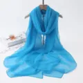 Einfarbiger blauer Chiffon langer Schal für Damen, leichtes Sommer Strand Tuch. - Seeblauer Satinschal