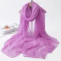 Élégante écharpe longue en mousseline mauve unie, châle léger et transparent pour femme. - Foulard en satin violet